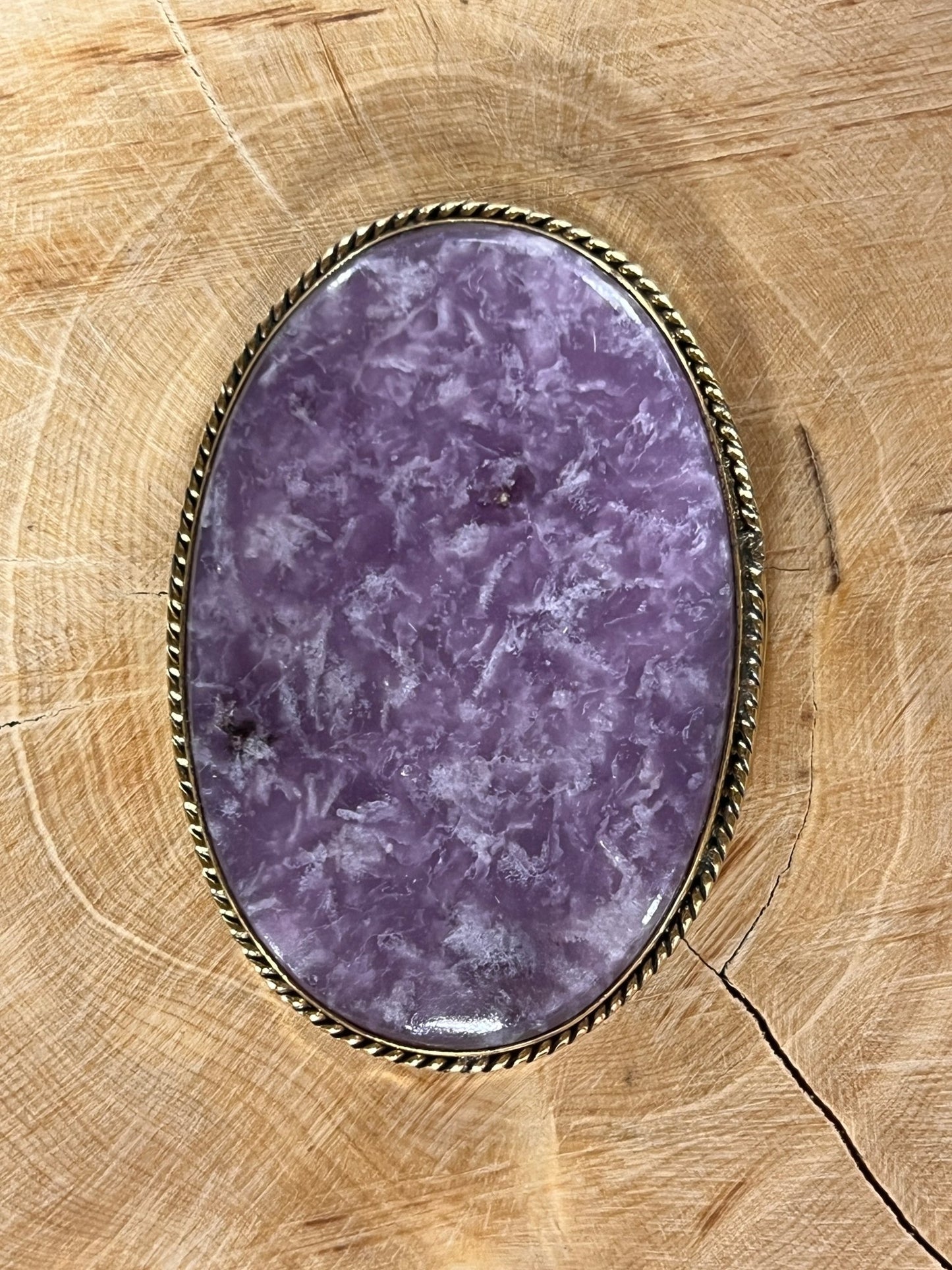 Lépidolite sertie doré n°D5 (5,1cm x 3,2cm) - Solyluna Macramé