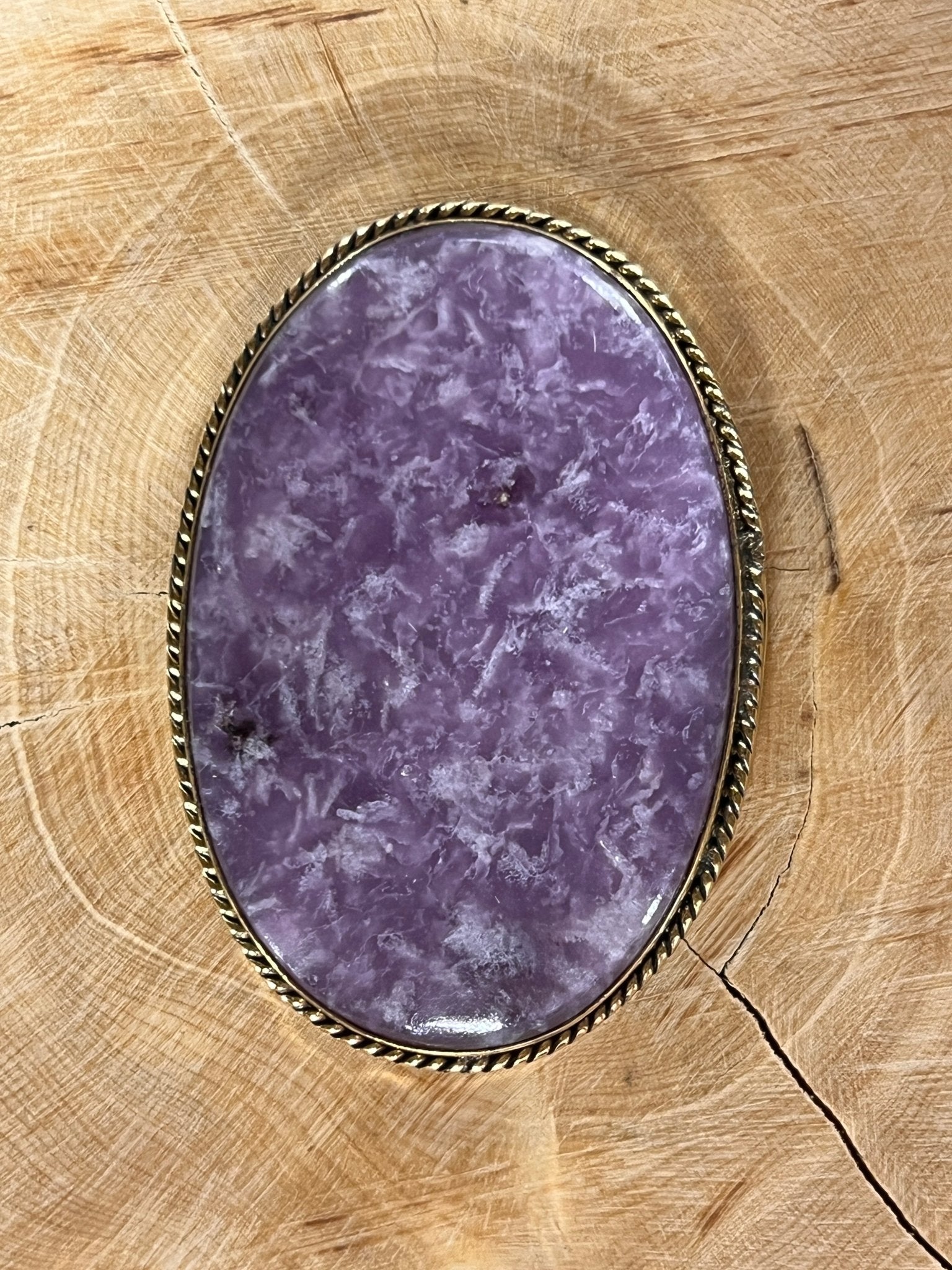 Lépidolite sertie doré n°D5 (5,1cm x 3,2cm) - Solyluna Macramé