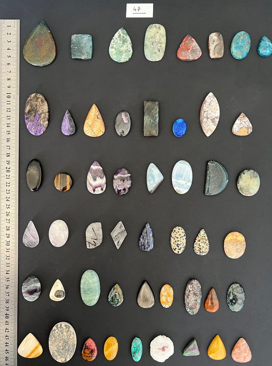 Lot de 50 pierres N° 47