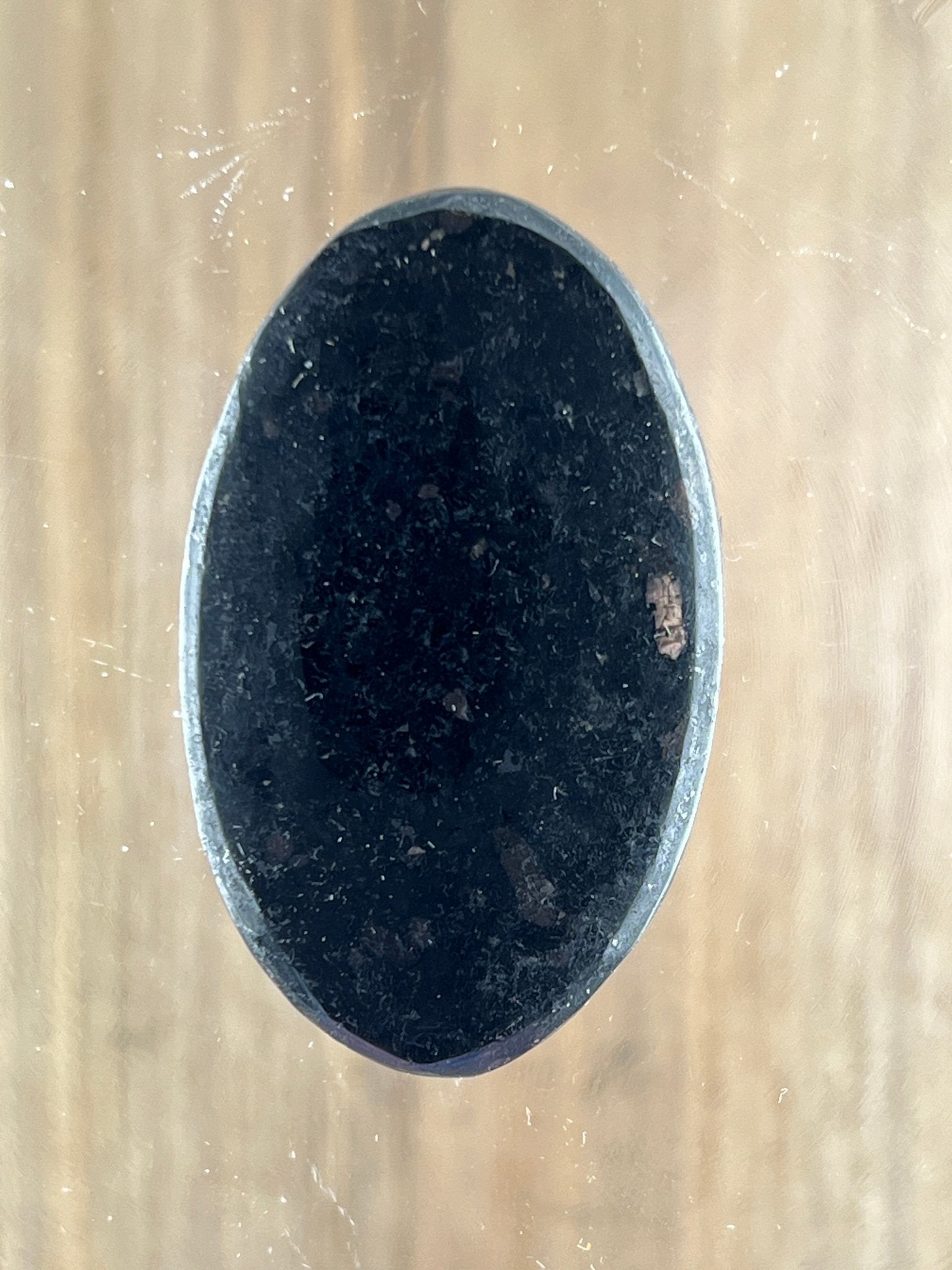 Nuummite n°2 (4,6cm x 2,8cm) - Solyluna Macramé