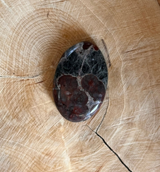 Obsidienne Peanut n°1 (2,9cm x 1,9cm) - Solyluna Macramé