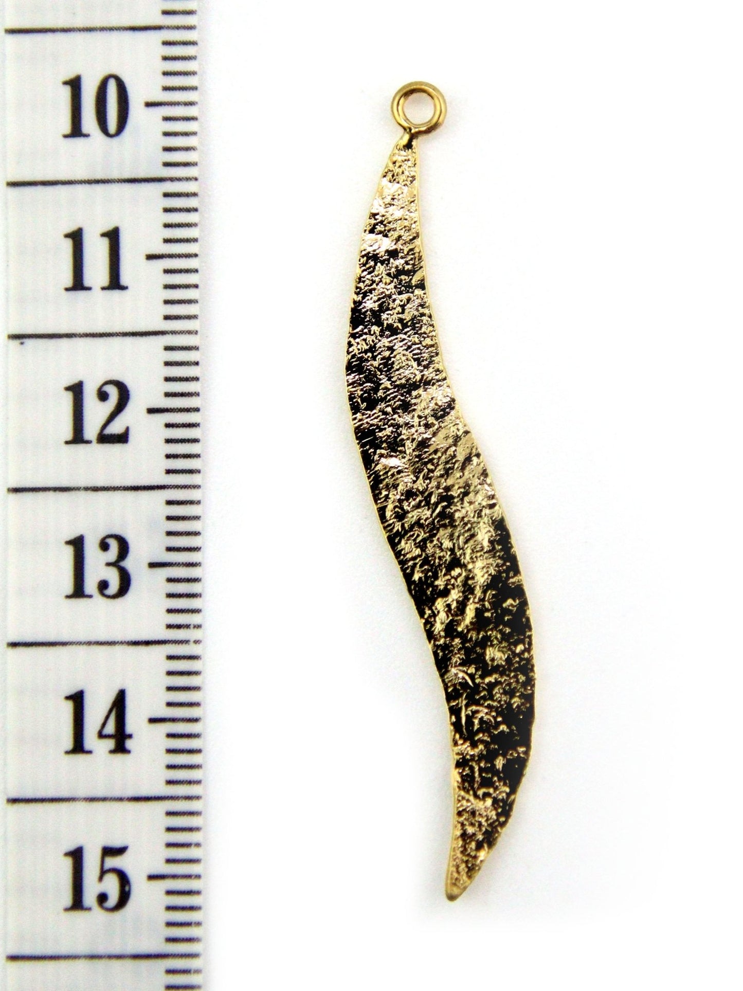 Pendentif Feuille Martelée Ondulée - Solyluna Macramé
