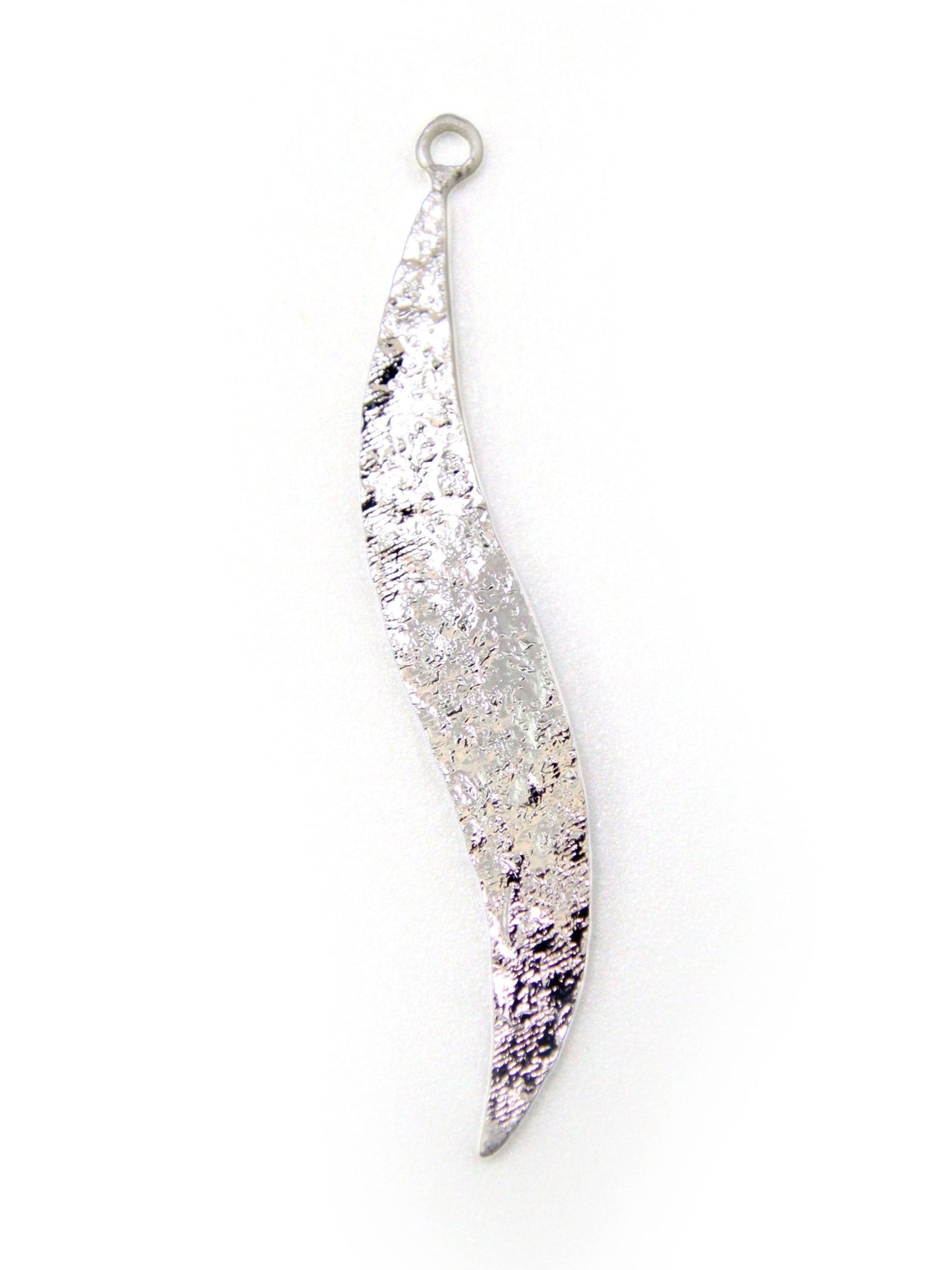 Pendentif Feuille Martelée Ondulée - Solyluna Macramé