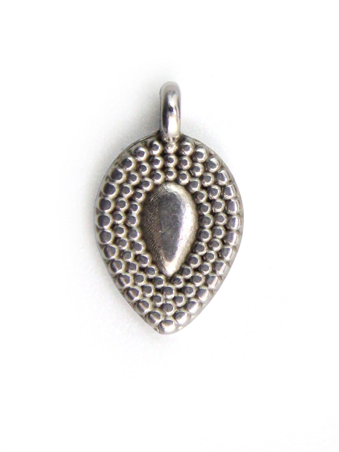 Pendentif larme en zamak 9x12mm - Solyluna Macramé