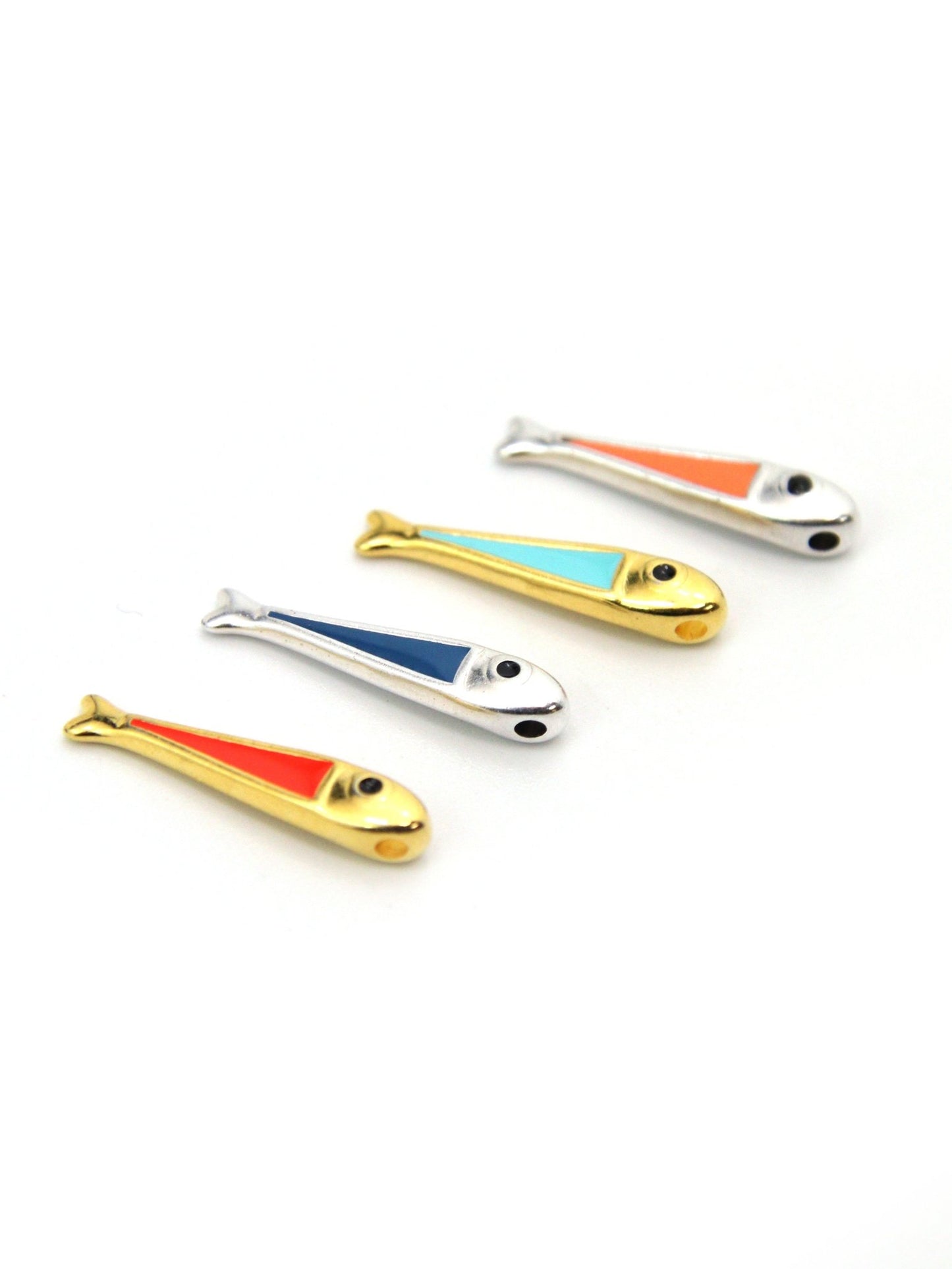 Pendentif poisson long en zamak émaillé - Solyluna Macramé