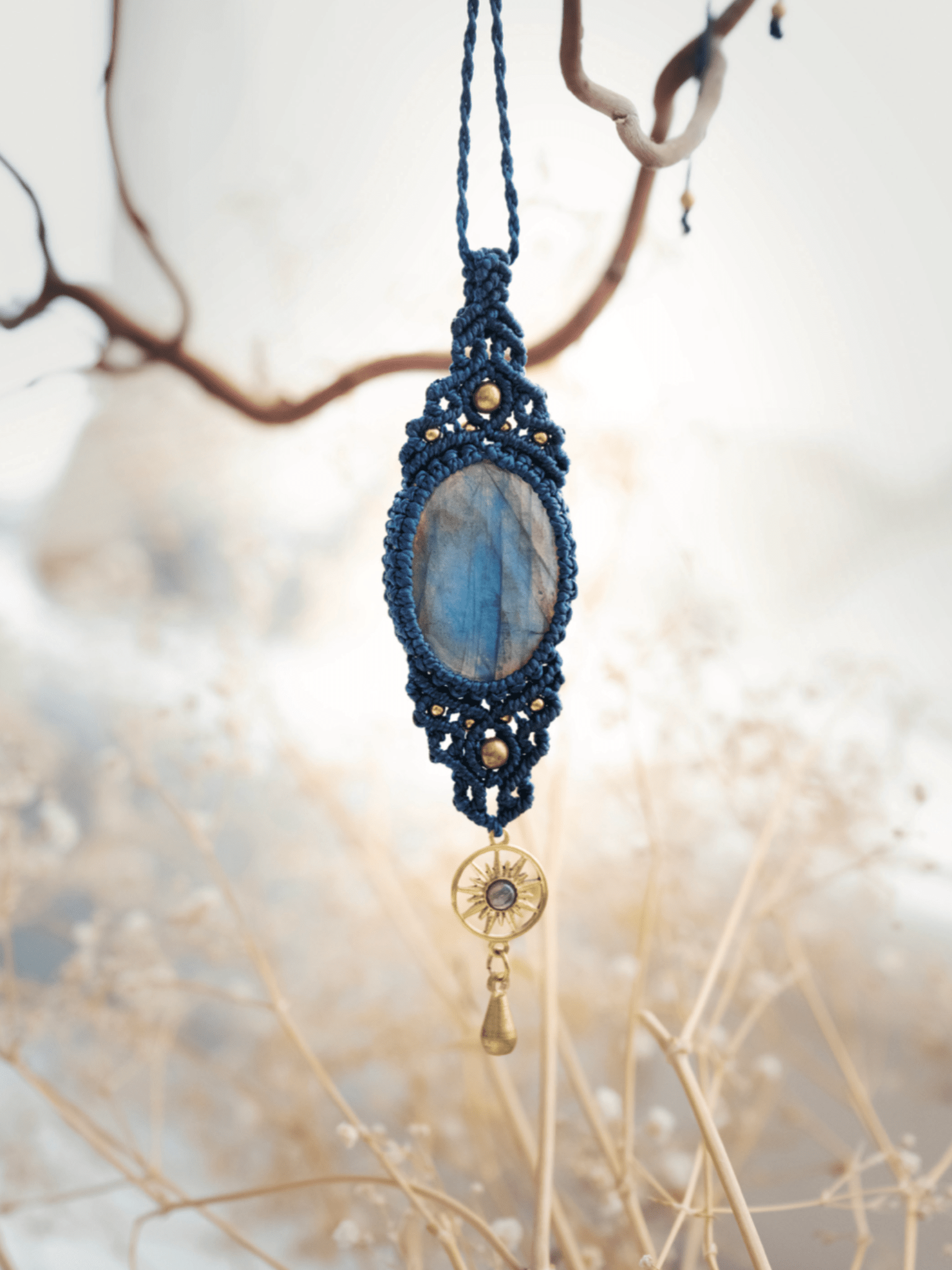 Pendentif Tisha - Le Livre Solyluna - Solyluna Macramé