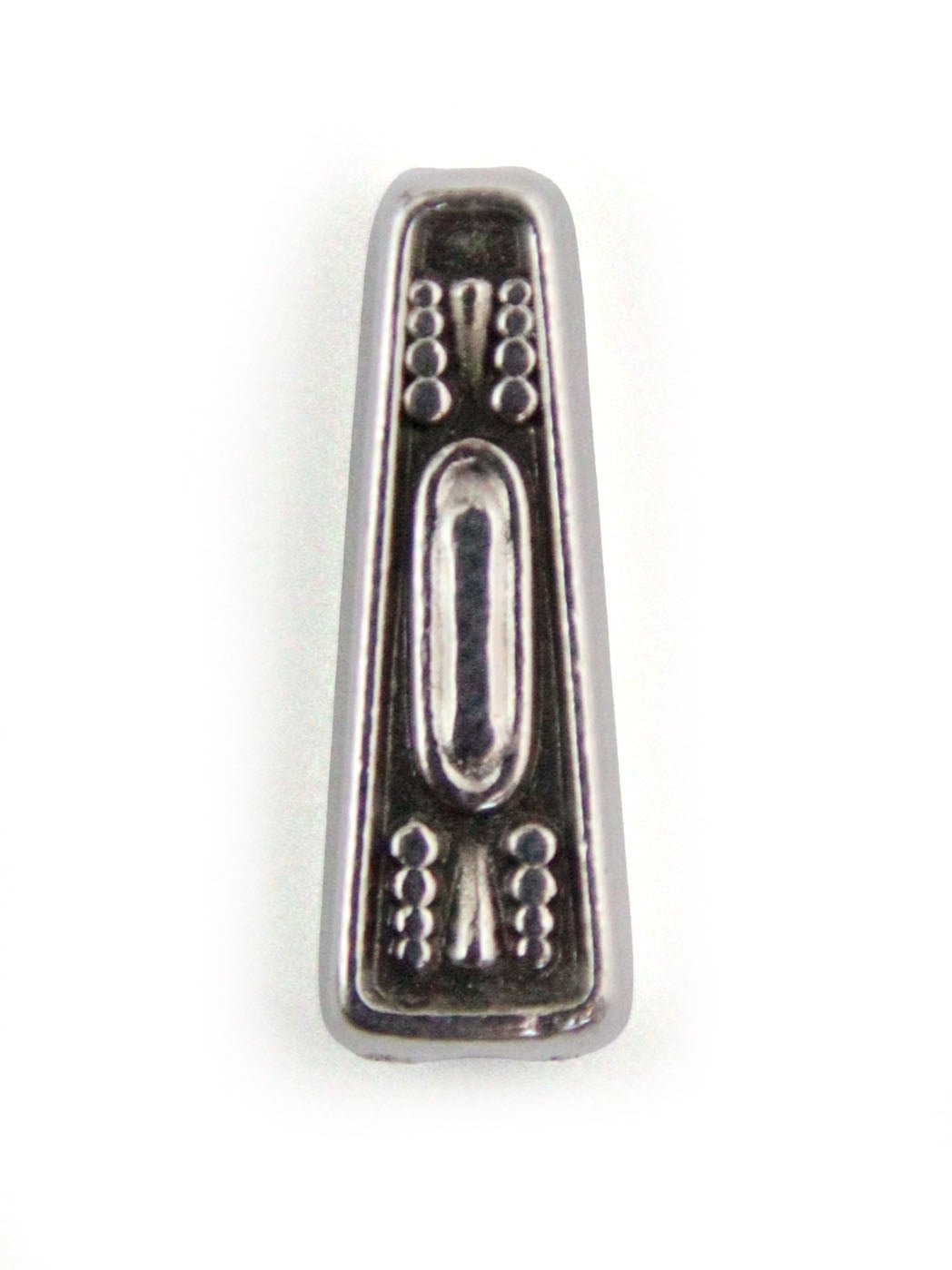 Pendentif trapèze gravé 15 mm - Solyluna Macramé