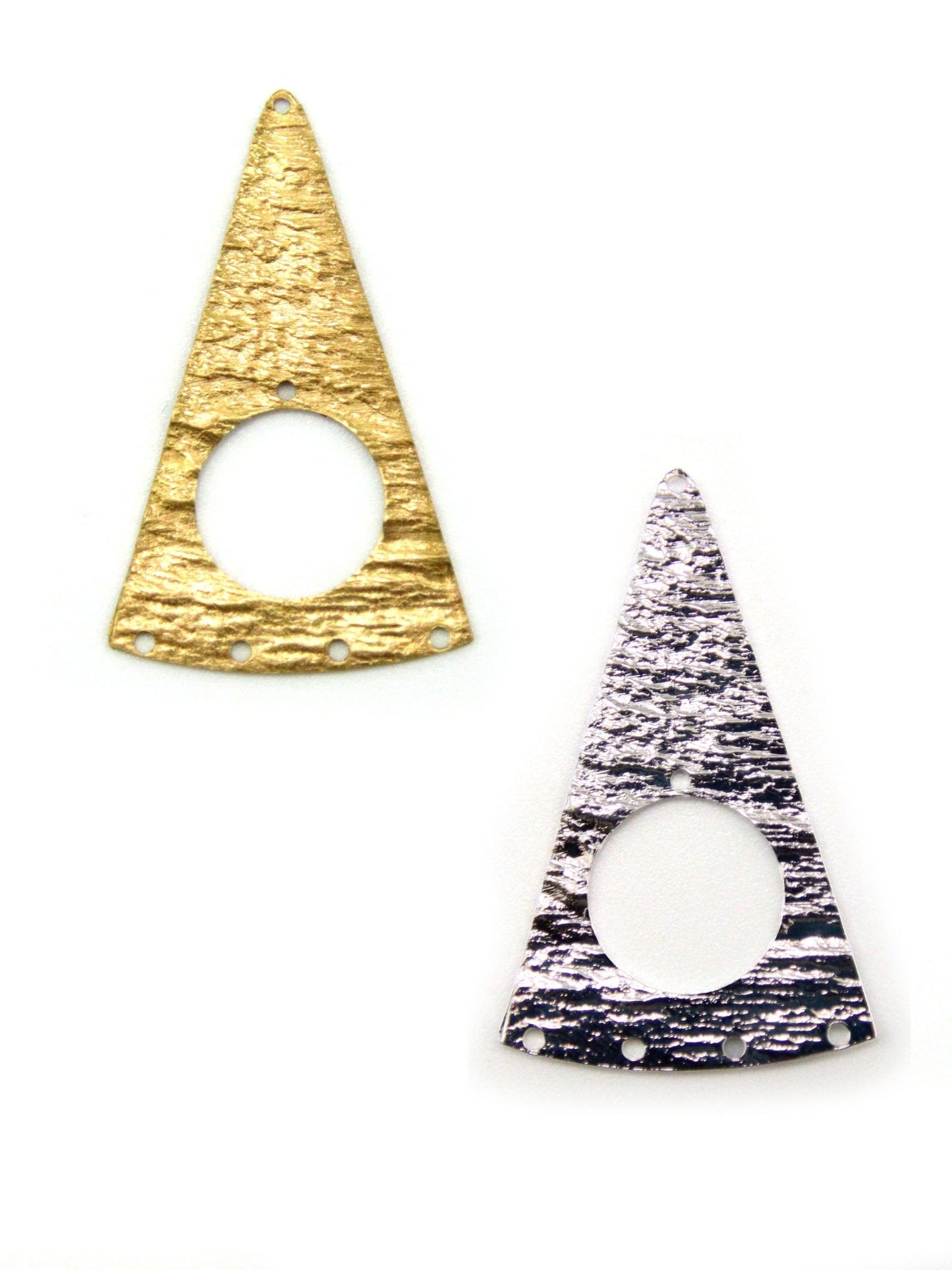 Pendentif Triangle Martelé Multi-Rangs Laiton Doré ou Argenté 44mm - Solyluna Macramé