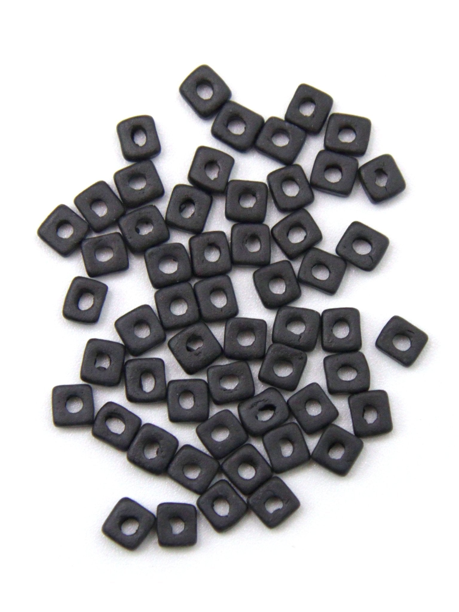 Perles plates en céramique - Noir - Solyluna Macramé