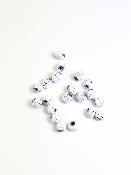 Perles rondes blanches en pierre de lave – 8 mm