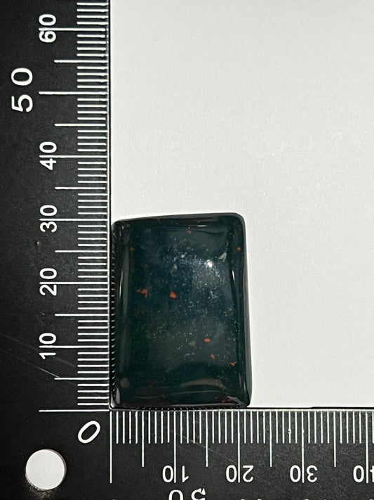 Pierre de Sang n°1 (3cm x 2,2cm) - Solyluna Macramé