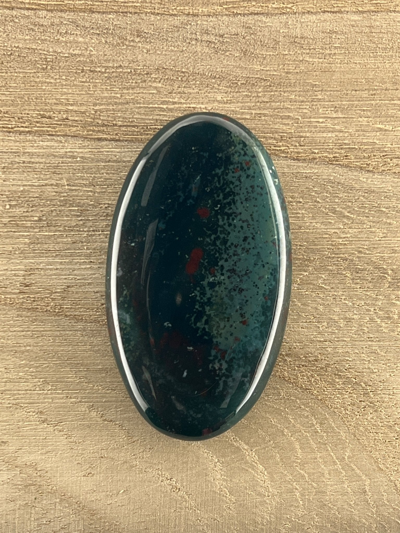 Pierre de Sang n°5 (5cm x 2,7cm) - Solyluna Macramé