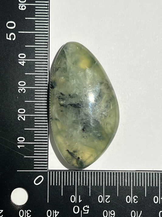 Préhnite Rutile n°1 (4,6cm x 2,5cm) - Solyluna Macramé