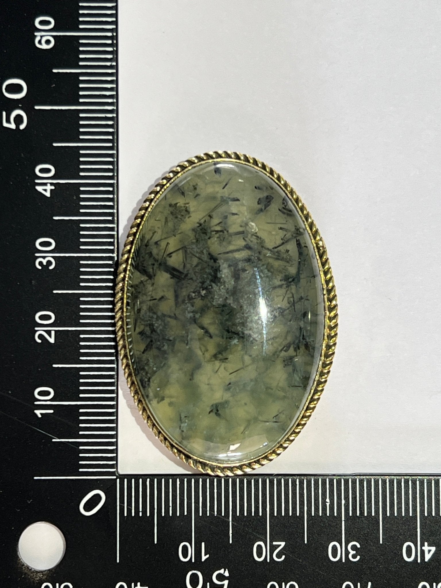 Préhnite Rutile sertie doré n°D2 (4,3cm x 2,9cm) - Solyluna Macramé