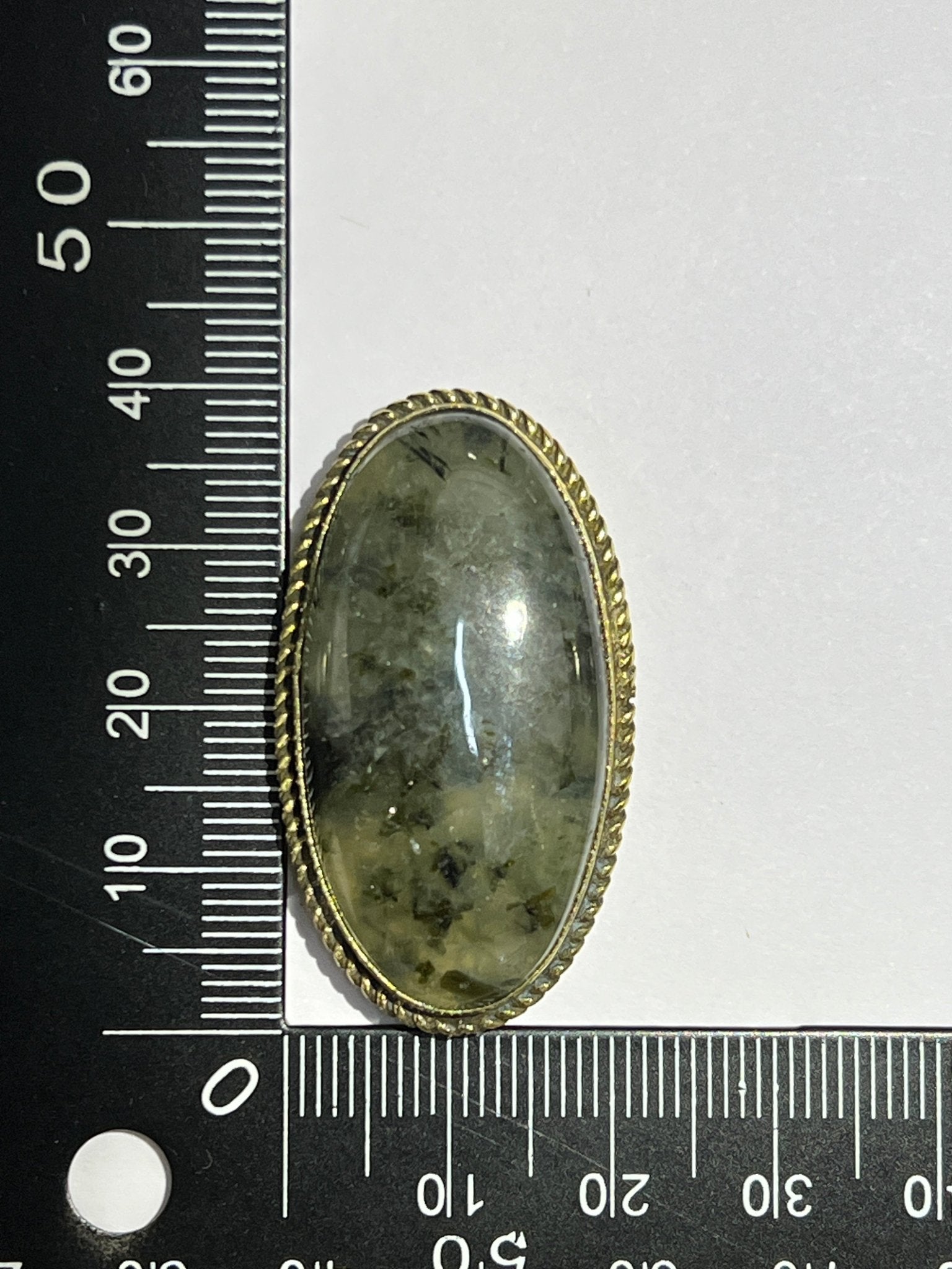 Préhnite Rutile sertie doré n°D3 (3,9cm x 2,1cm) - Solyluna Macramé