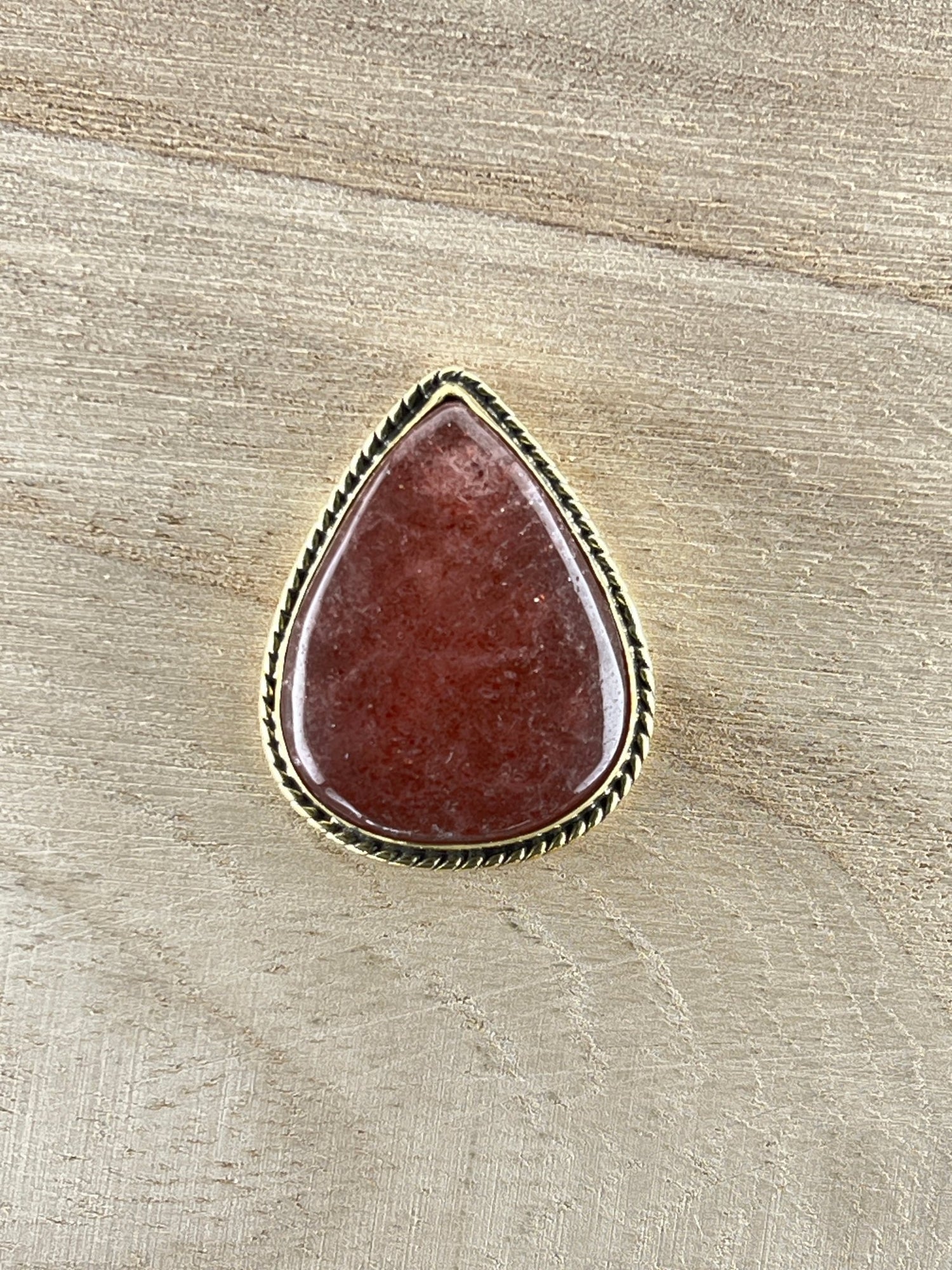 Quartz Fraise sertie doré n°D1 (3,2cm x 2,5cm) - Solyluna Macramé