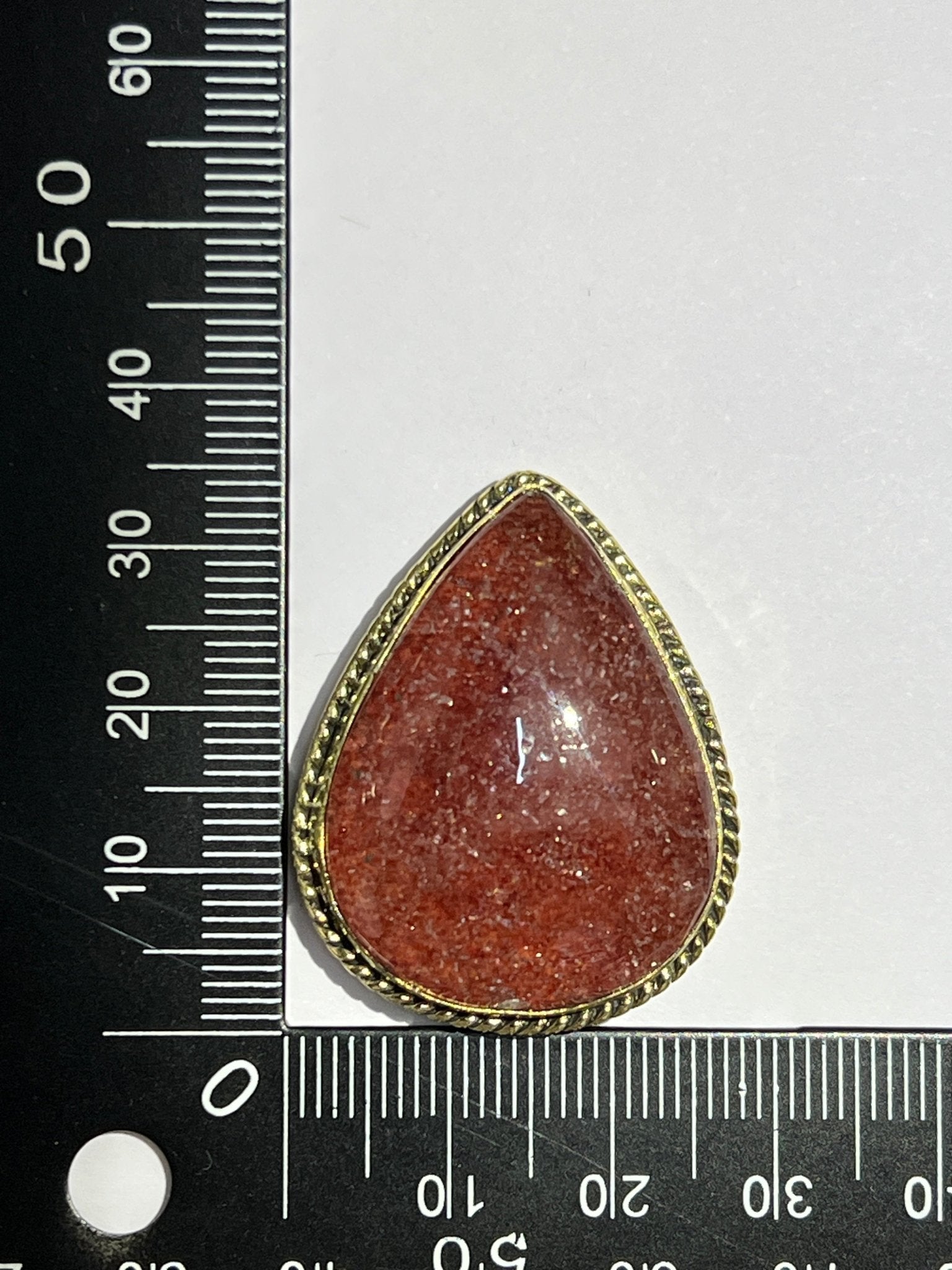 Quartz Fraise sertie doré n°D2 (3,5cm x 2,8cm) - Solyluna Macramé