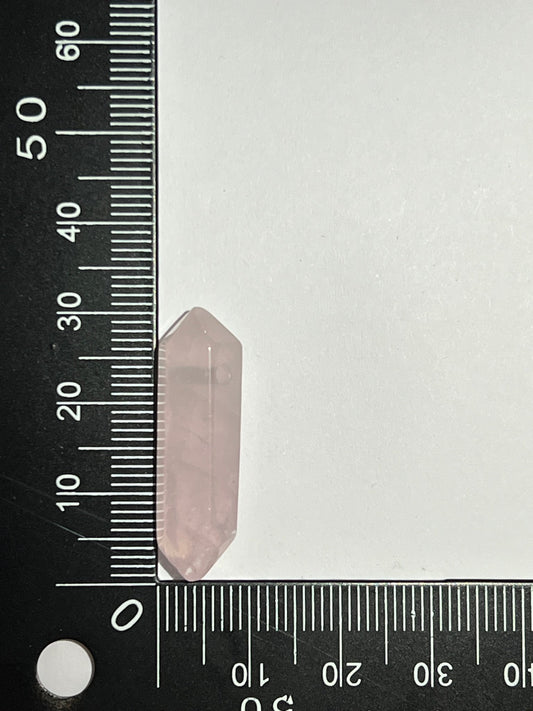 Quartz Rose double pointe n°3 (3cm x 9mm) - Solyluna Macramé