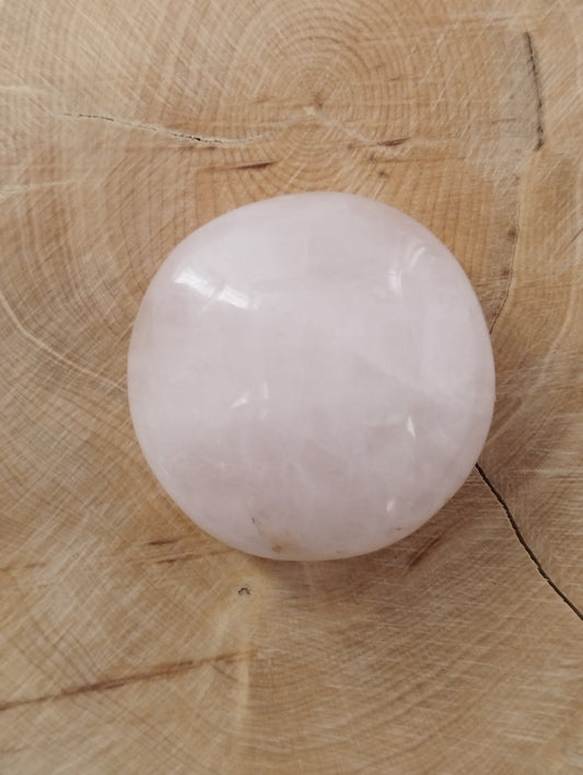 Quartz Rose n°3 (3,3 cm de diamètre) - Solyluna Macramé