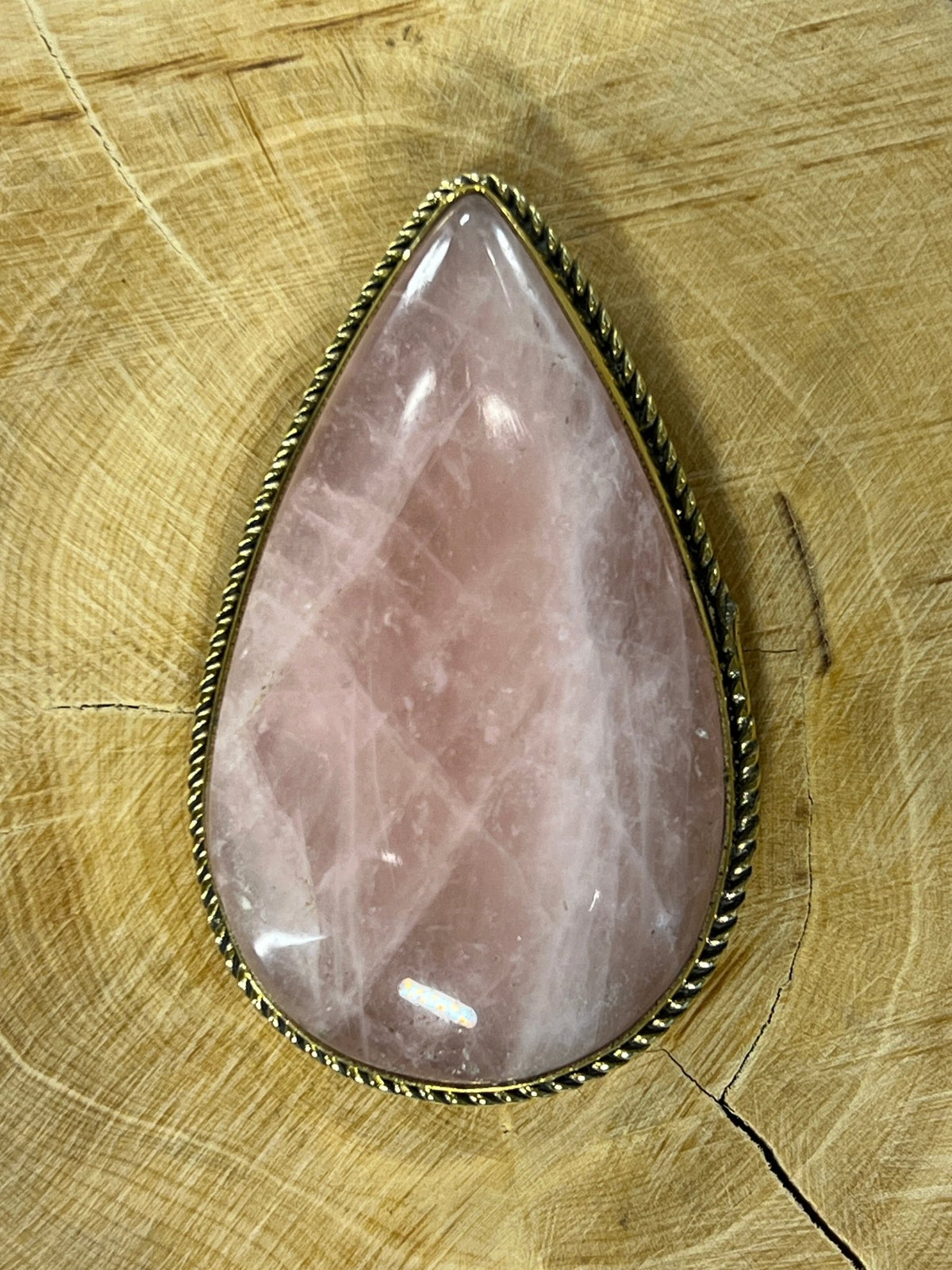 Quartz Rose sertie doré n°D2 (5cm x 3cm) - Solyluna Macramé