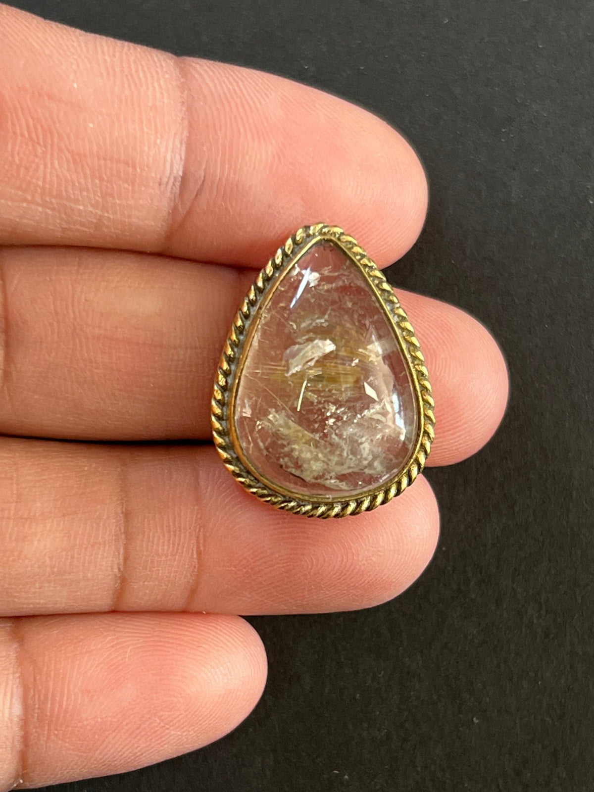 Quartz Rutile sertie doré n°D1 (2,3cm x 1,7cm) - Solyluna Macramé