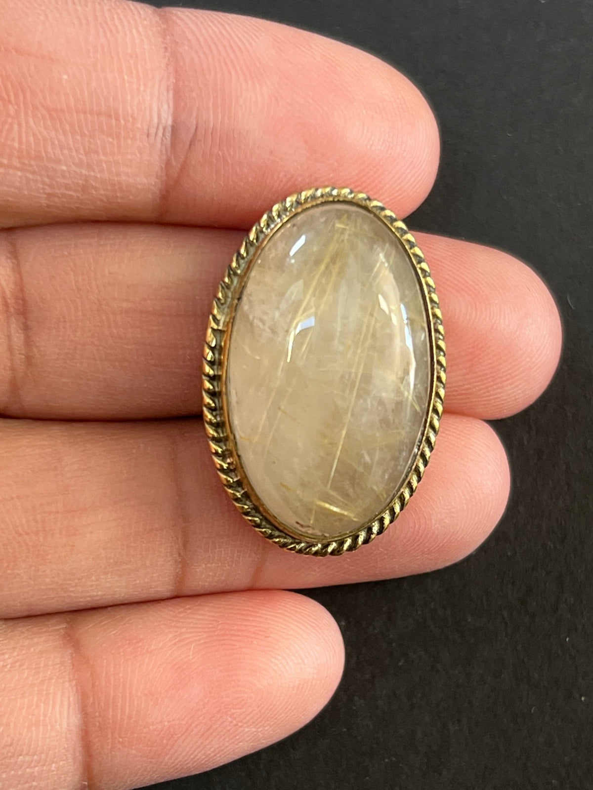 Quartz Rutile sertie doré n°D5 (2,7cm x 1,7cm) - Solyluna Macramé