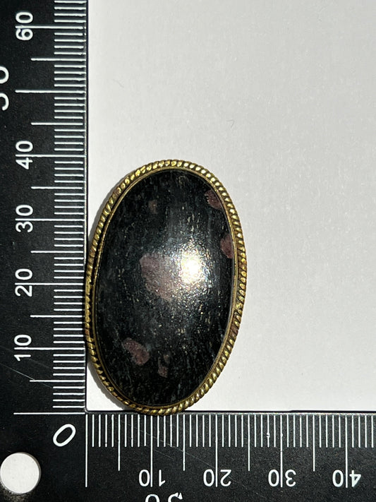 Rhodonite sertie doré n°D2 (3,9cm x 2,4cm) - Solyluna Macramé