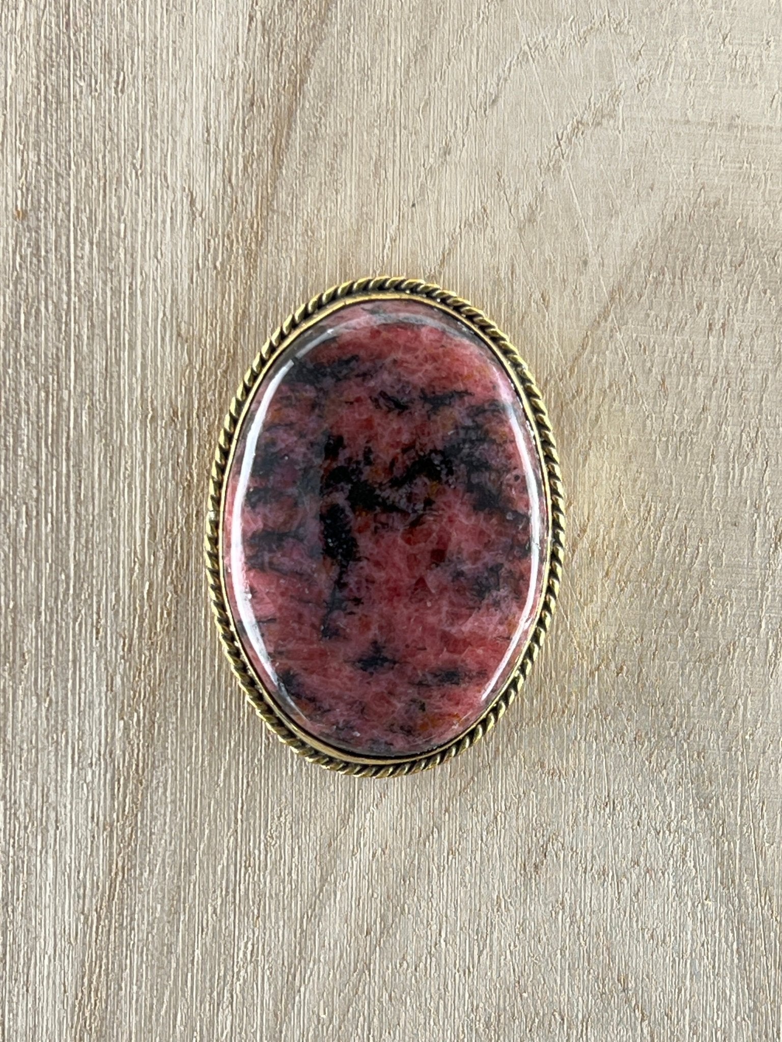 Rhodonite sertie doré n°D2 (3,8cm x 2,7cm) - Solyluna Macramé
