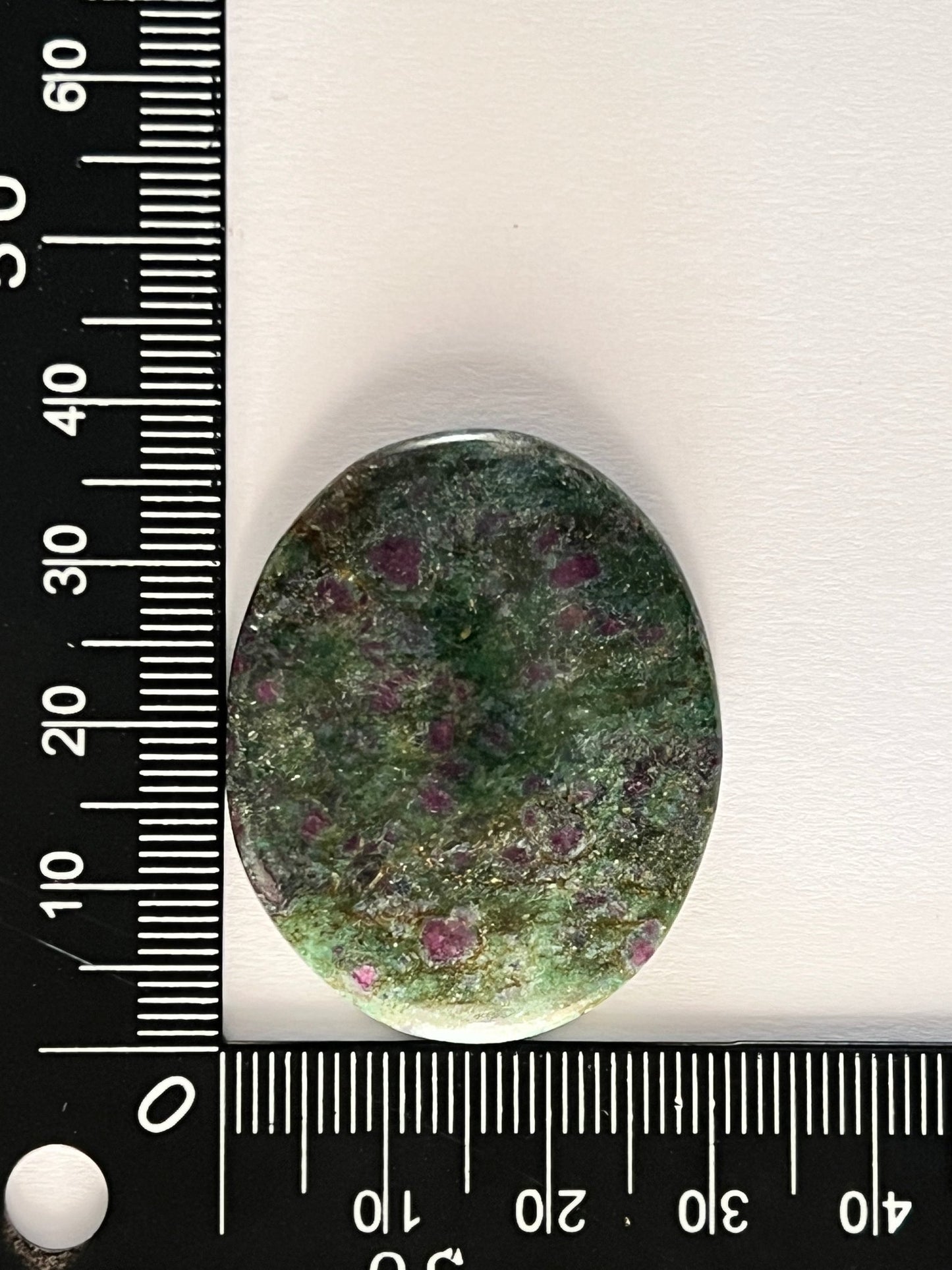 Rubis Fuschite n°1 (3,8cm x 3cm) - Solyluna Macramé