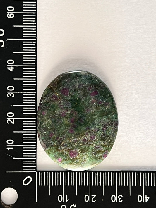 Rubis Fuschite n°1 (3,8cm x 3cm) - Solyluna Macramé