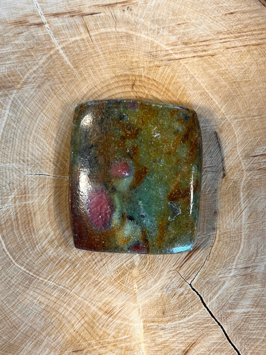 Rubis Fuschite n°2 (3,4cm x 2,9cm) - Solyluna Macramé