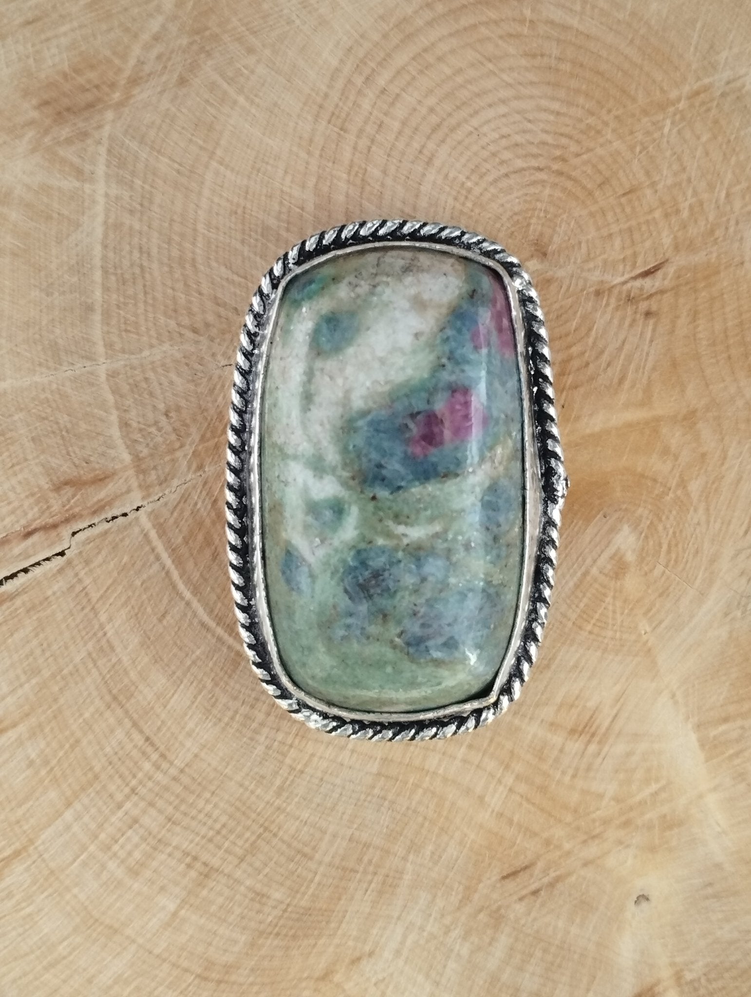 Rubis Fuschite sertie argenté n°A3 (3,4cm x 2,2cm) - Solyluna Macramé