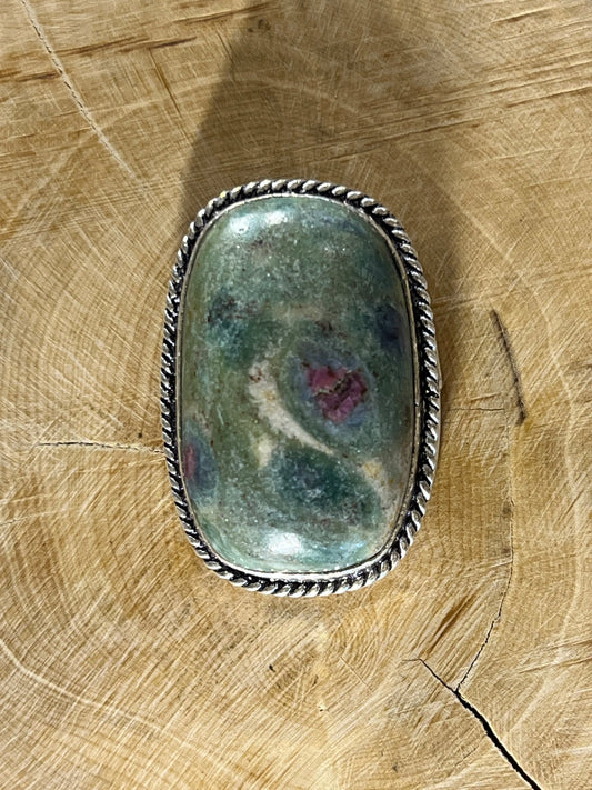 Rubis Fuschite sertie argenté n°A3 (3,6cm x 2,4cm) - Solyluna Macramé