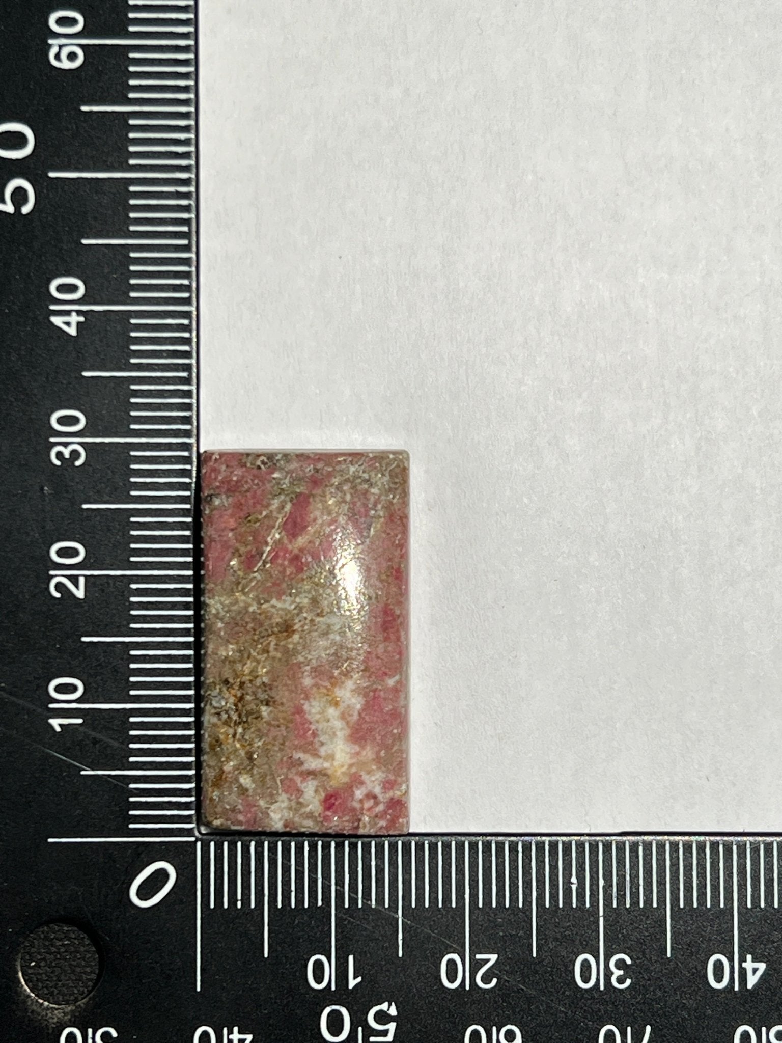 Thulite n°3 (2,9cm x 1,6cm) - Solyluna Macramé