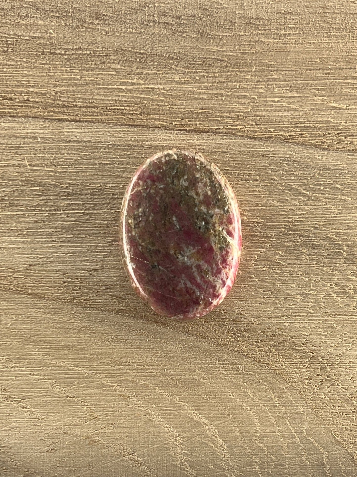Thulite n°1 (2,6cm x 1,8cm) - Solyluna Macramé