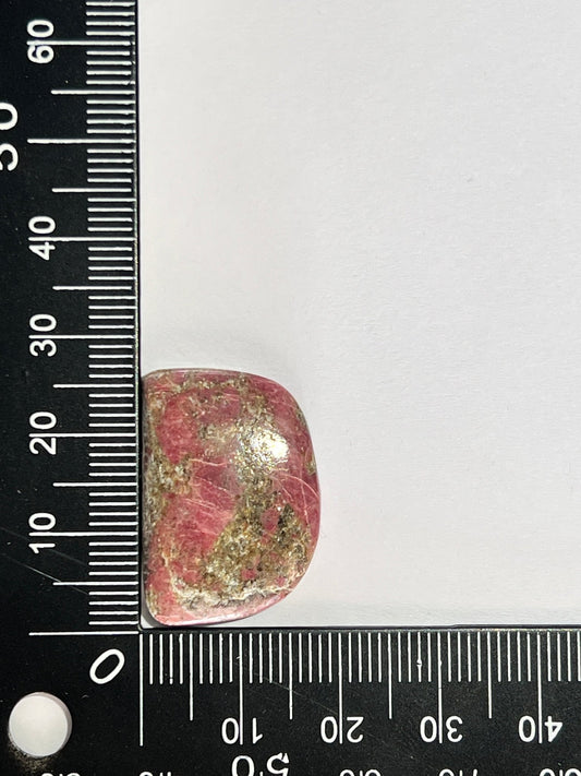 Thulite n°4 (2,6cm x 1,9cm) - Solyluna Macramé