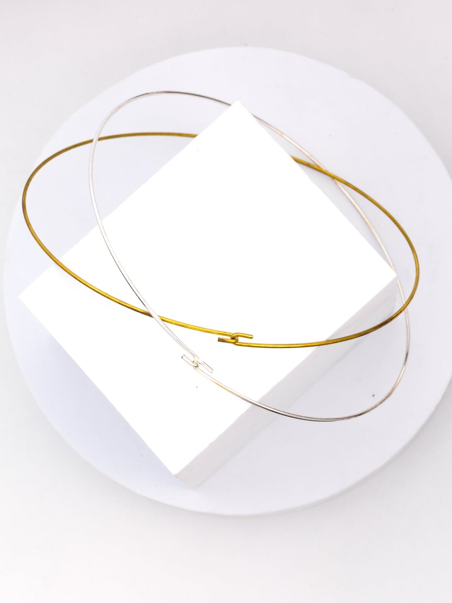 Torque fin en laiton - Solyluna Macramé