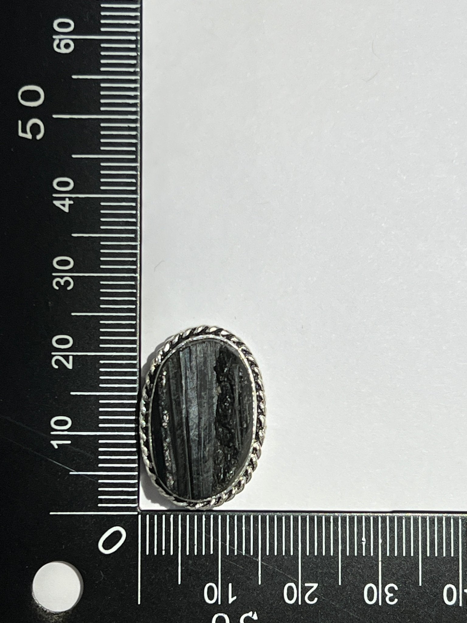 Tourmaline sertie argenté n°A2 (2,3cm x 1,6cm) - Solyluna Macramé