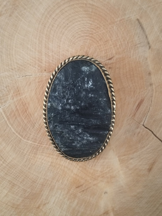 Tourmaline sertie doré n°D3 (3,2cm x 2,2cm) - Solyluna Macramé