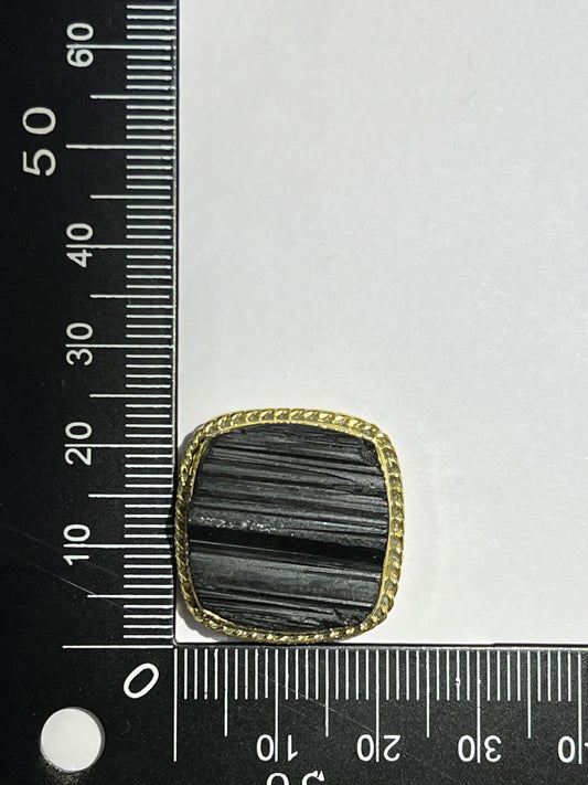 Tourmaline sertie doré n°D5 (2,3cm x 2,3cm) - Solyluna Macramé