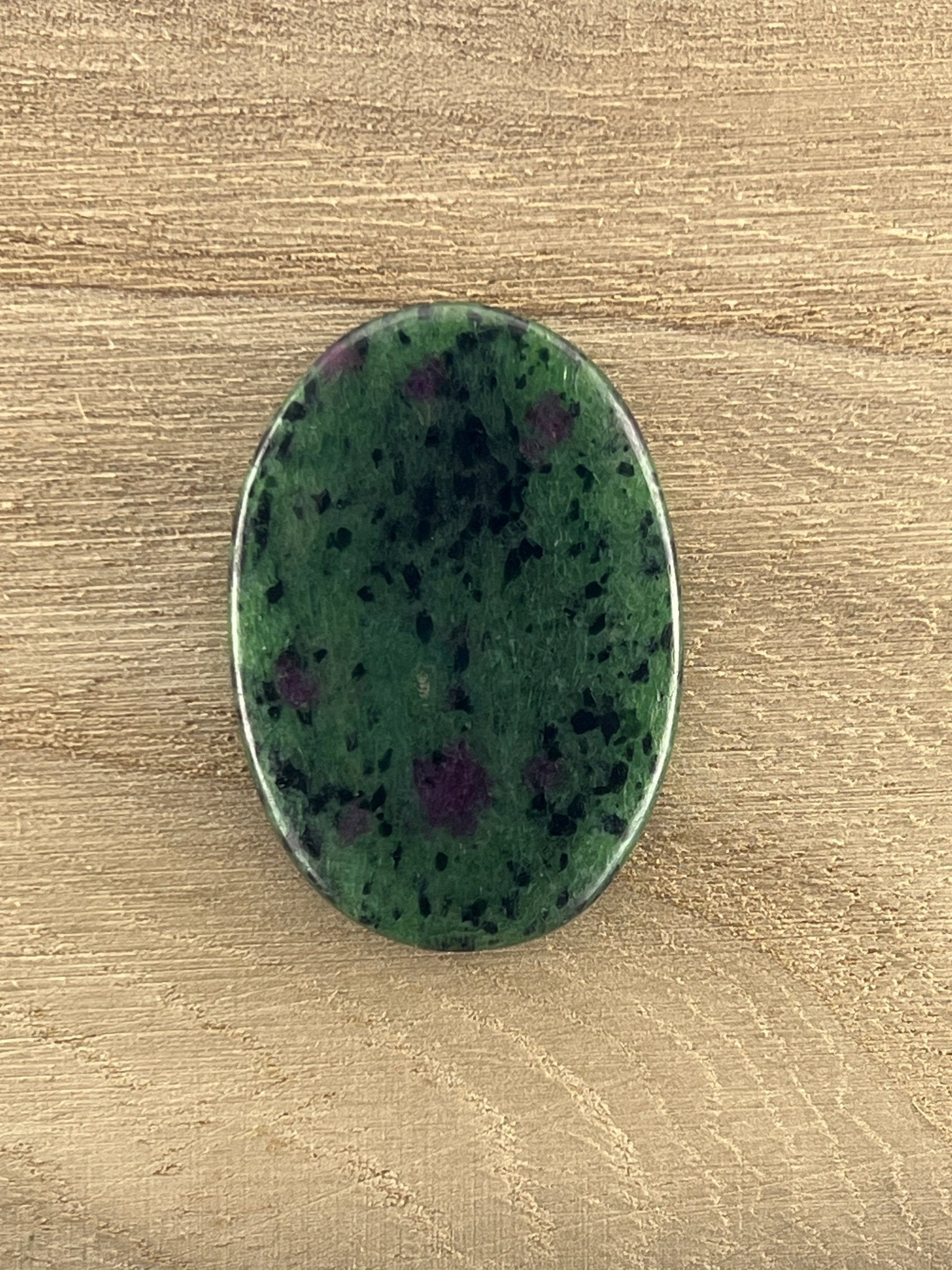 Zoïsite Rubis n°2 (3,6cm x 2,6cm) - Solyluna Macramé