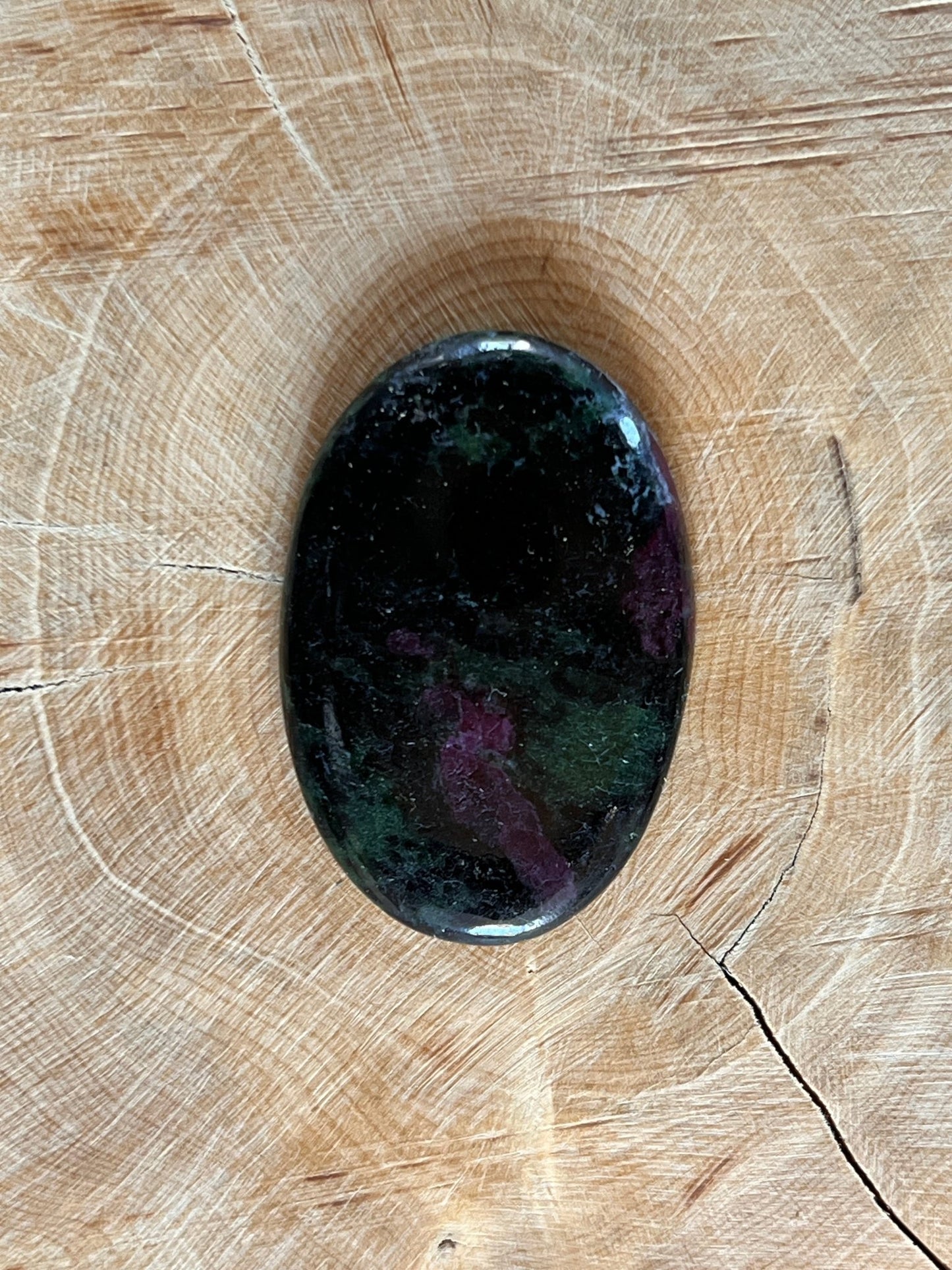 Zoïsite Rubis n°2 (3,8cm x 2,6cm) - Solyluna Macramé