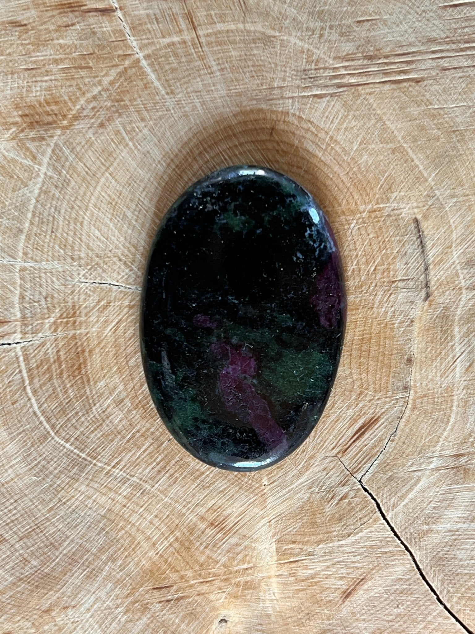Zoïsite Rubis n°2 (3,8cm x 2,6cm) - Solyluna Macramé