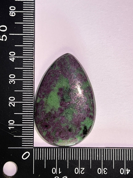 Zoïsite Rubis n°4 (4,1cm x 2,7cm) - Solyluna Macramé