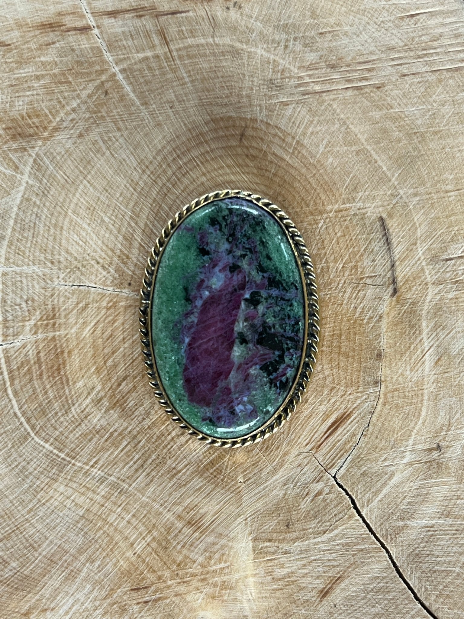 Zoïsite Rubis sertie doré n°D4 (3,2cm x 2,2cm) - Solyluna Macramé
